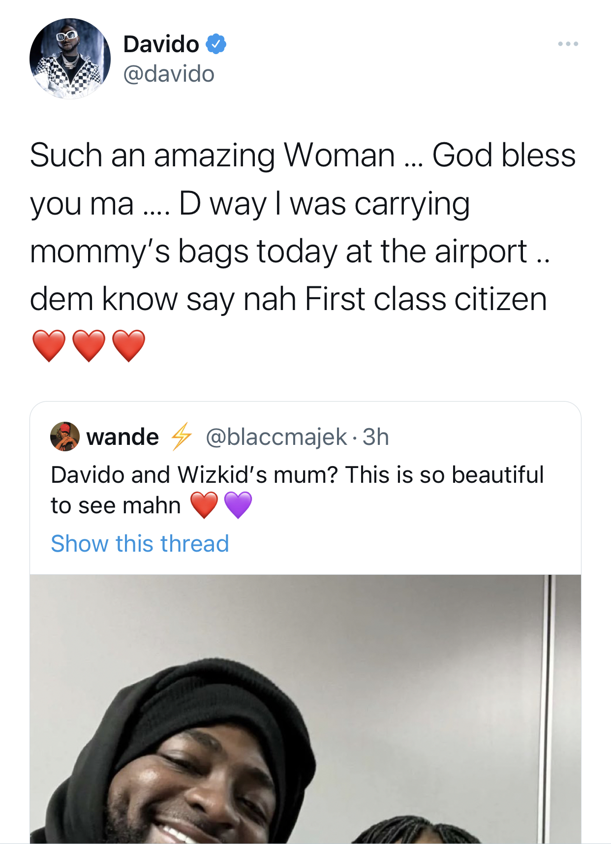 Fans react as Davido meets Wizkid’s mom, hurriedly carries her bags [photo]
