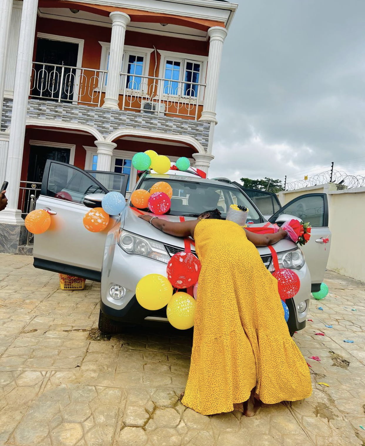 Skit Makers Twinz Love Surprise mom with new car [video]