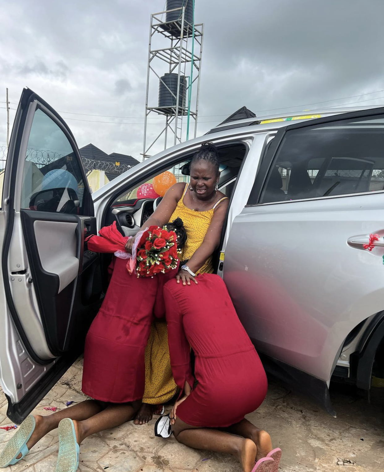 Skit Makers Twinz Love Surprise mom with new car [video]