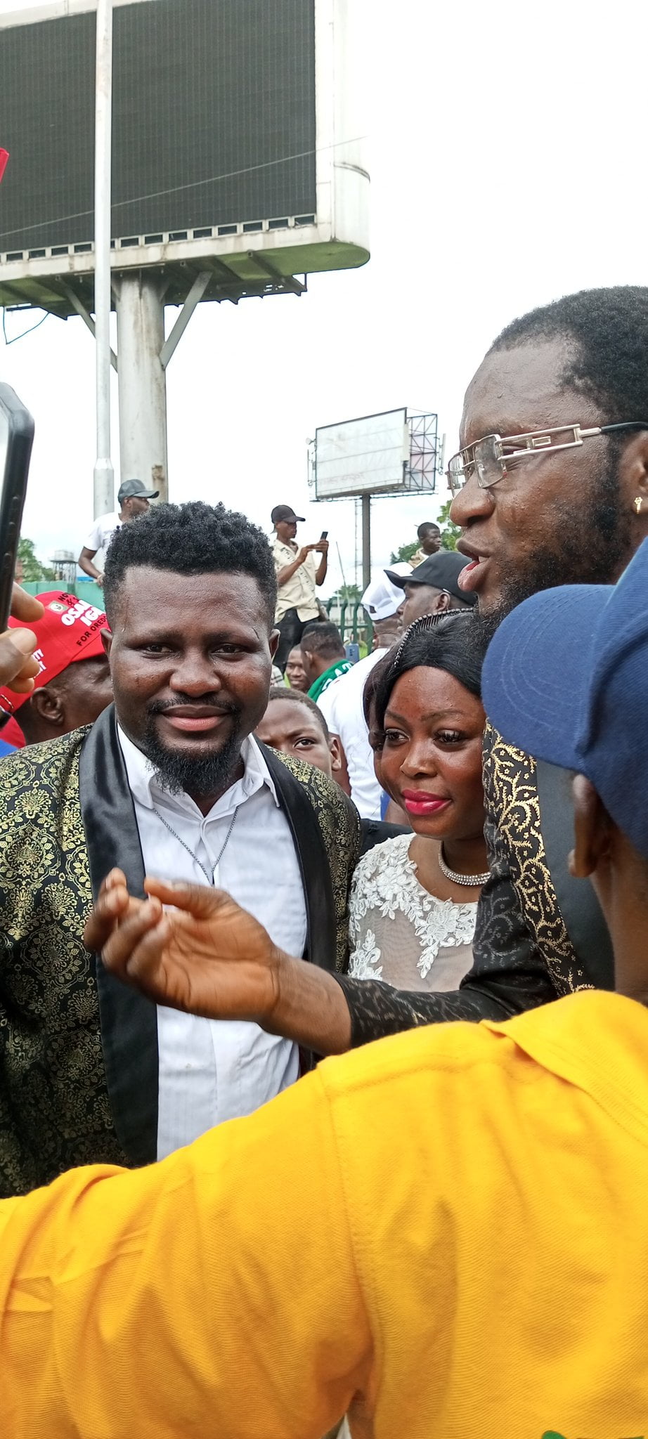 Another couple storm Peter Obi Rally immediately after wedding in Edo state [video]