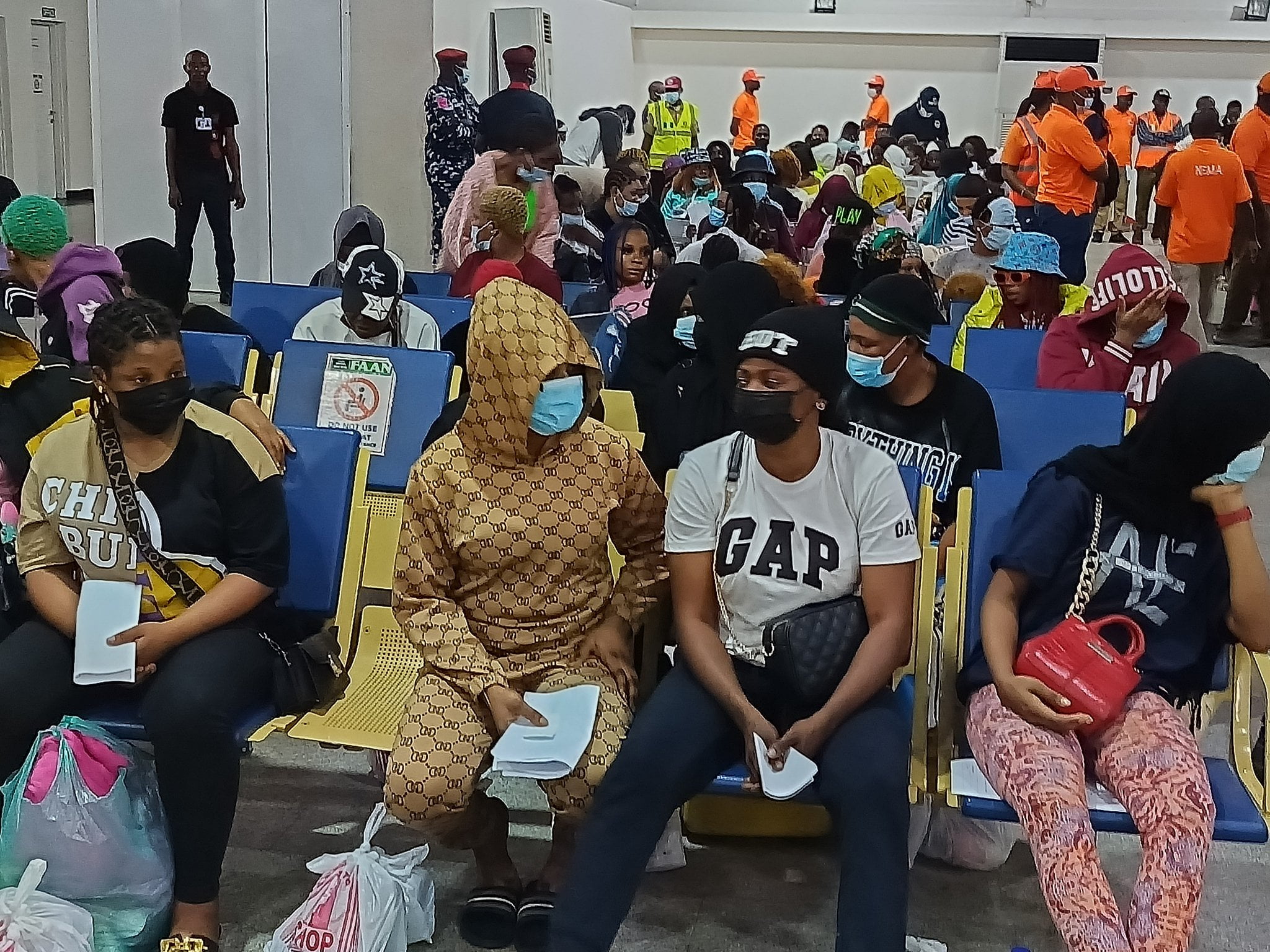 FG Rescues 542 stranded Nigerians from UAE after Visa ban [photos/video]