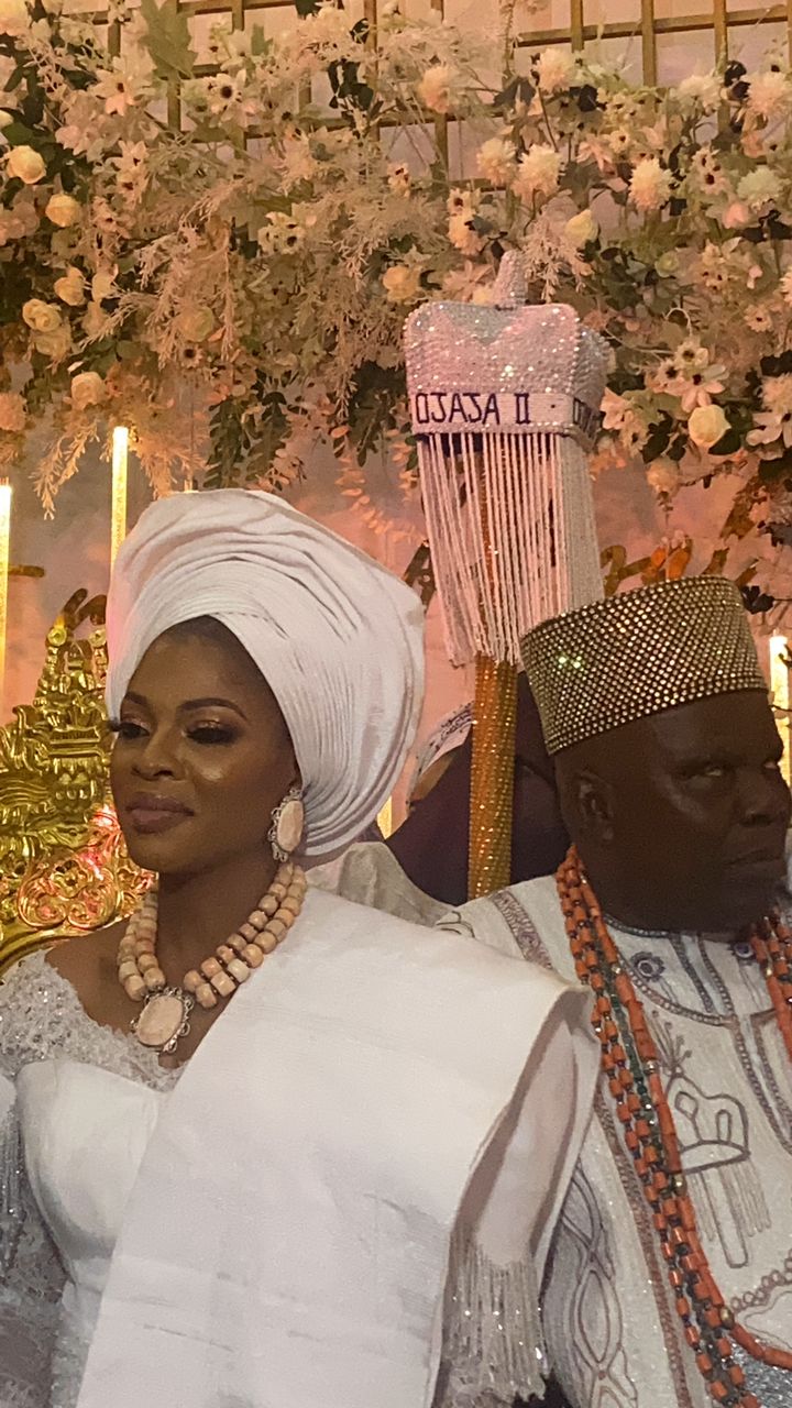 At last Ooni of Ife ends marriage marathon with 6th wife Temitope [video]