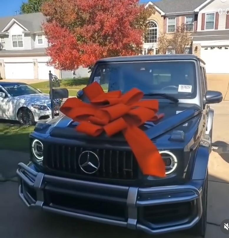 Davido buys g wagon for chioma 