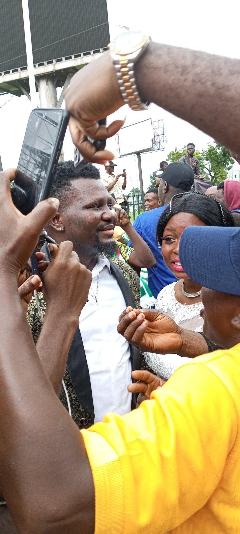 Another couple storm Peter Obi Rally immediately after wedding in Edo state [video]