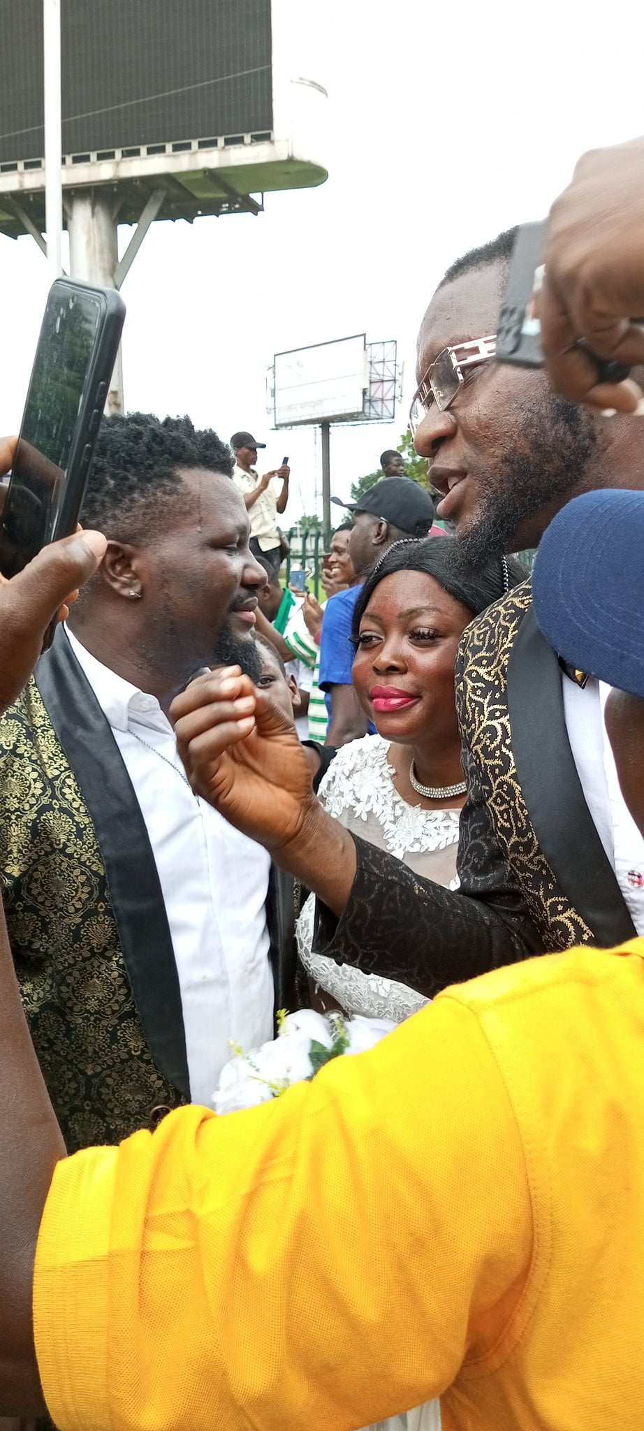 Another couple storm Peter Obi Rally immediately after wedding in Edo state [video]