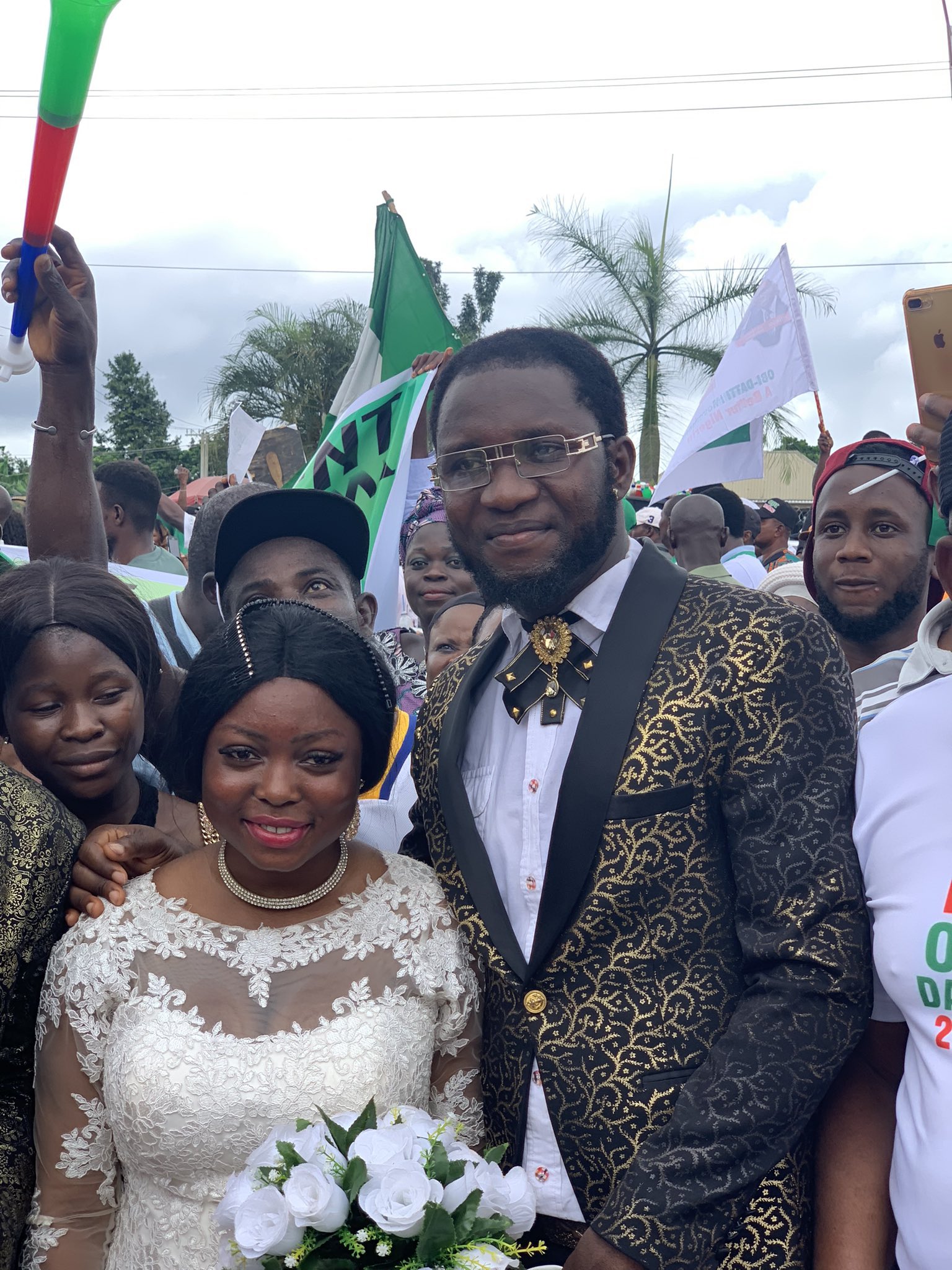 Another couple storm Peter Obi Rally immediately after wedding in Edo state [video]