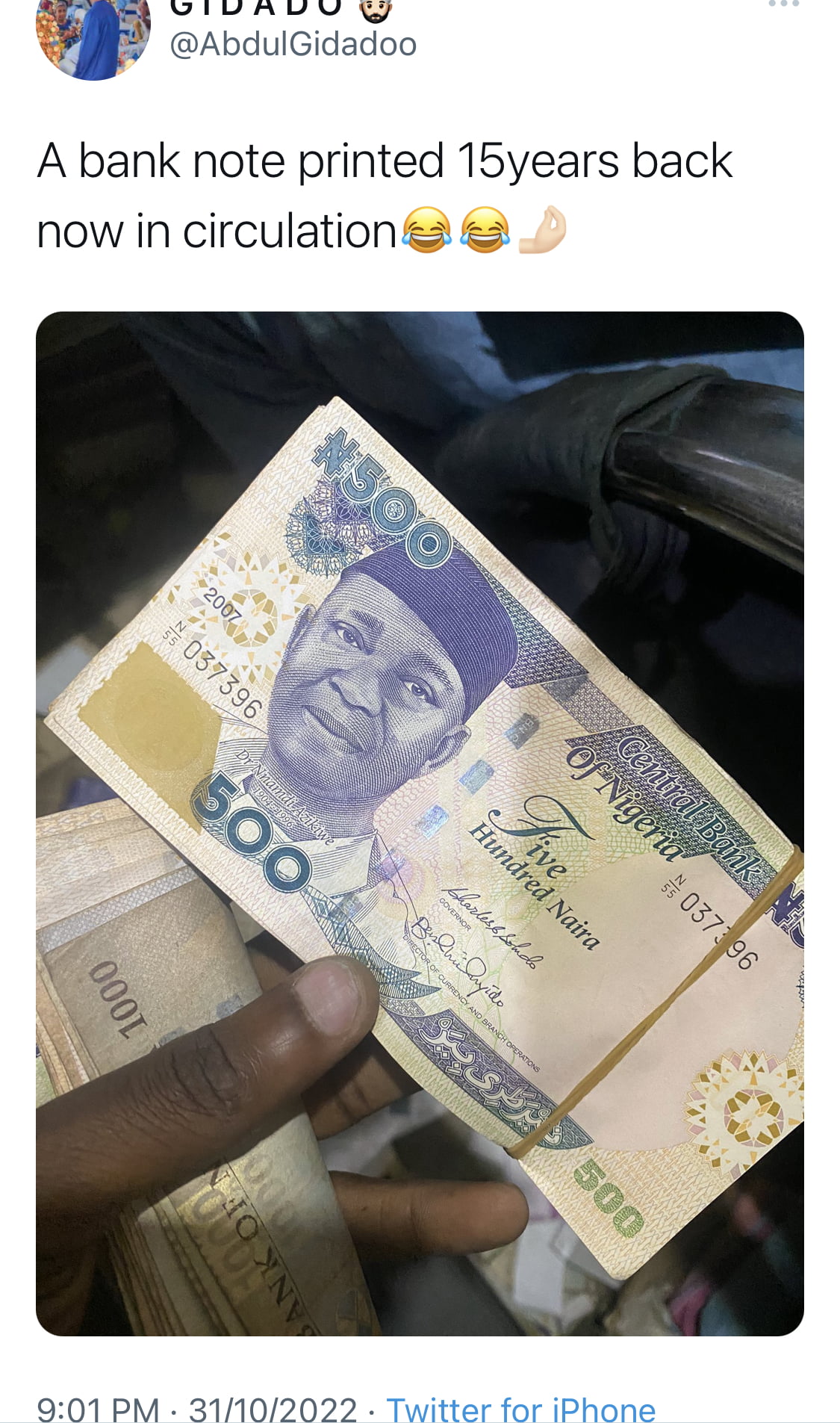 Nigerians react as over 15 year old Naira notes begin to resurface following CBN announcement [photos]