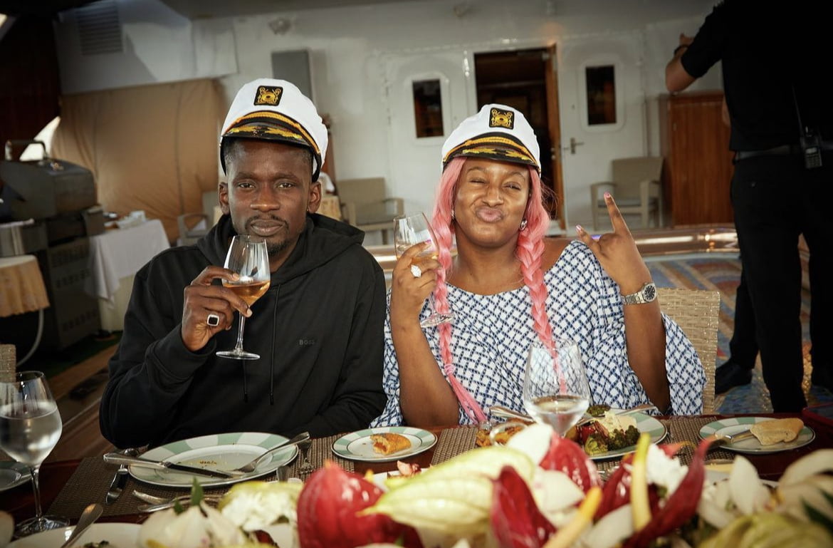 Fans hail Mr Eazi as he eats inside otedola’s N2.2B yacht with a ‘big smile’ [video]
