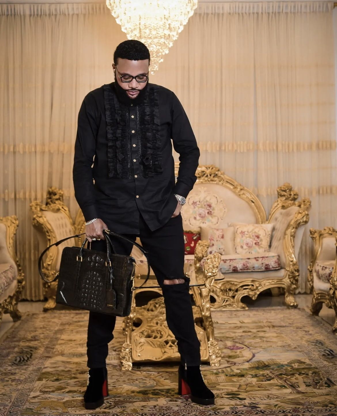 What sort of abominable dressing is this - Nigerians blast E-money over his outfit [photos]