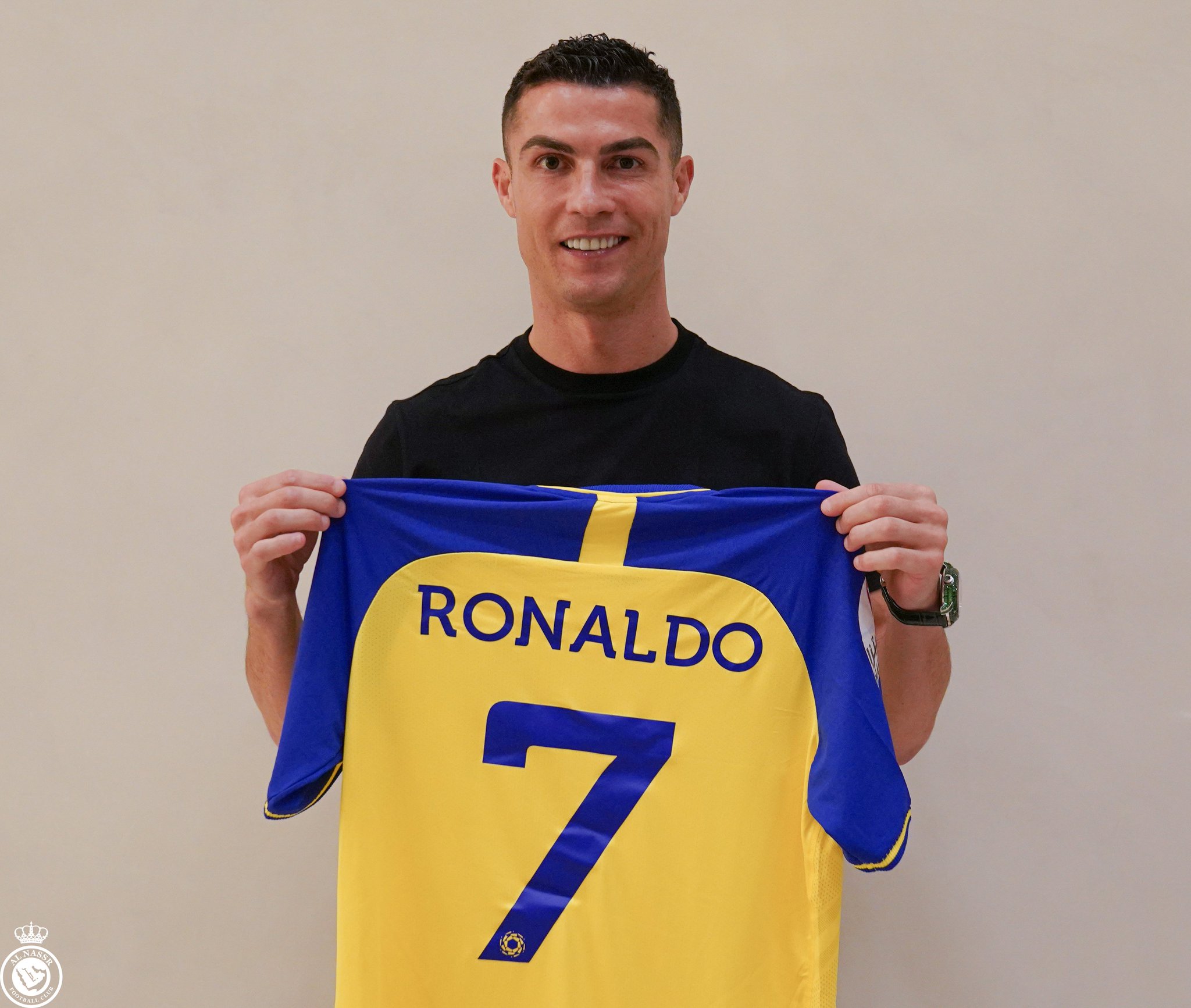 Breaking: Cristiano Ronaldo to earn N96B as he officially signs for Saudi Arabia’s Al Nassr [photos]