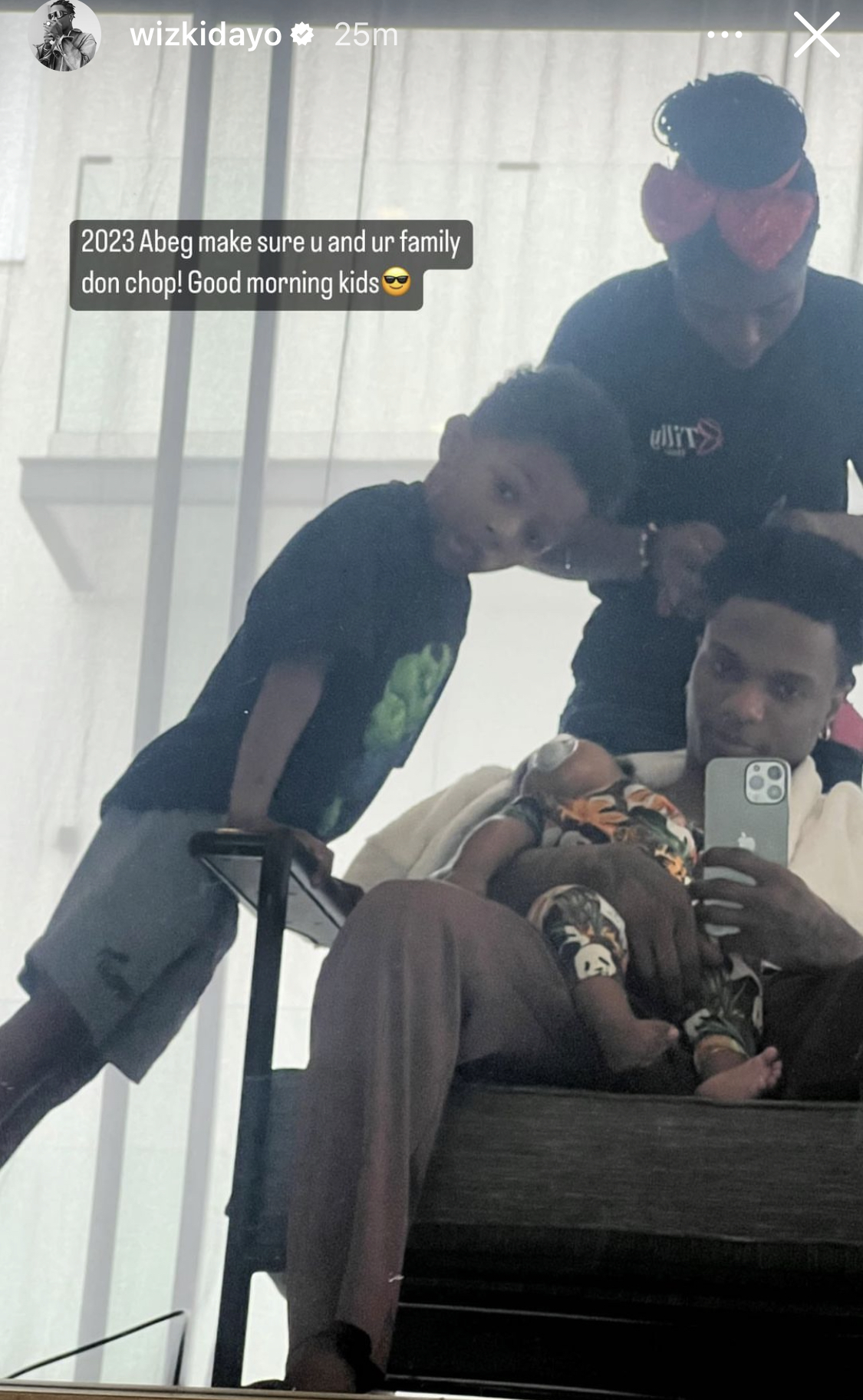 Make sure you and your family don chop - Wizkid replies trolls criticizing him over tour with Davido [photos]