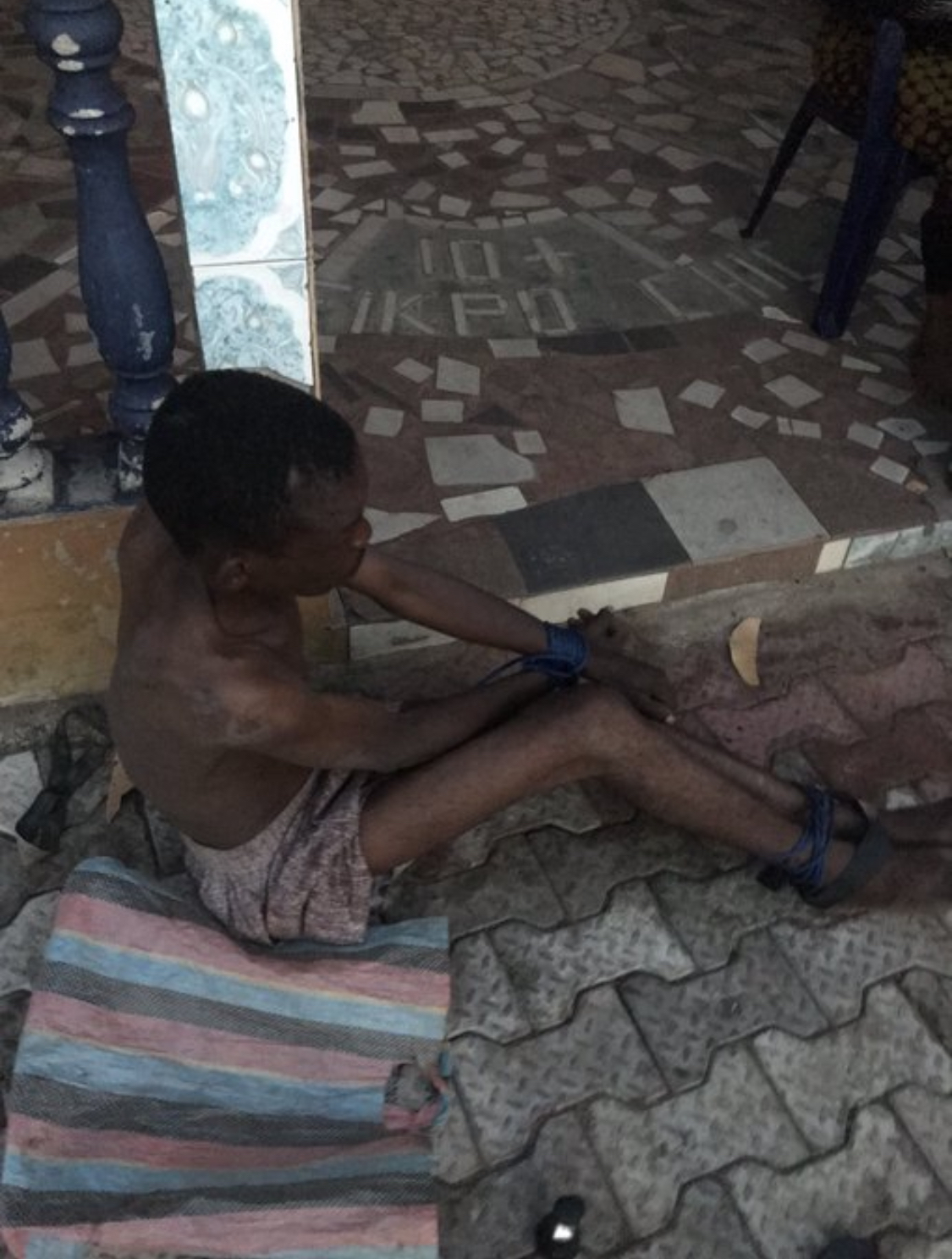 Shock as young woman catches and ties up male thief who tried to rob mother’s shop [photos]