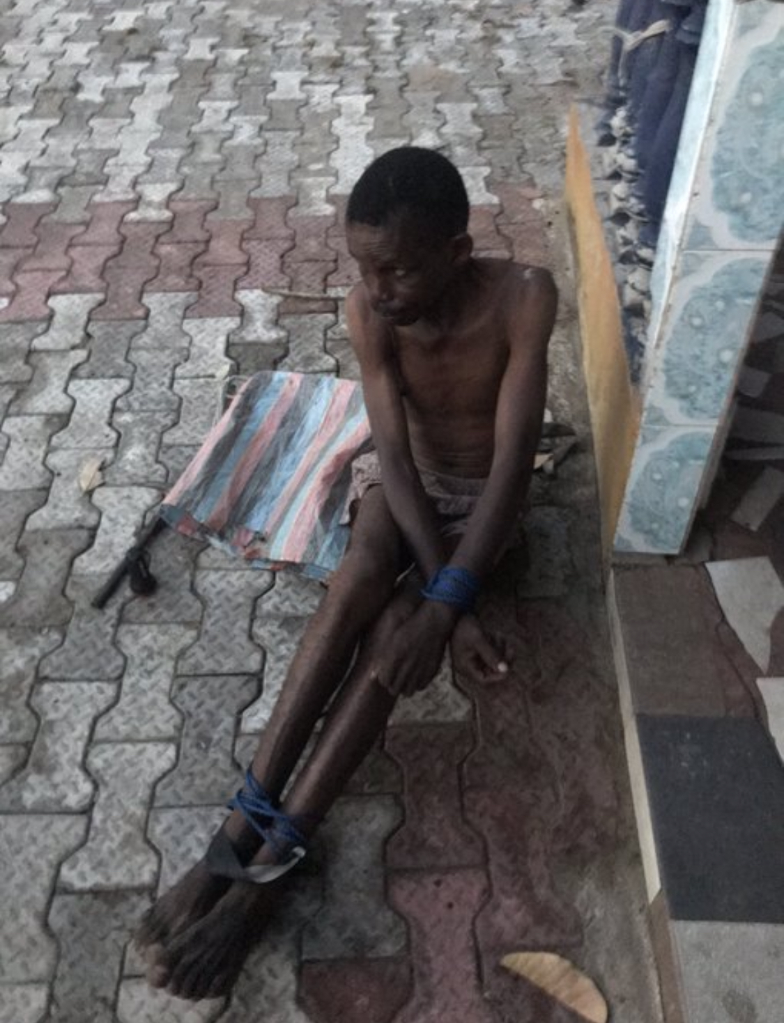 Shock as young woman catches and ties up male thief who tried to rob mother’s shop [photos]