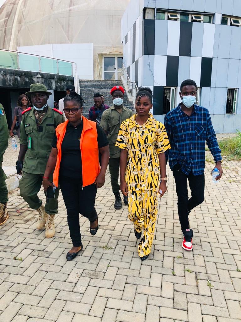 Fans Jubilate as Chef Dammy steps out with heavy security detail [photos]