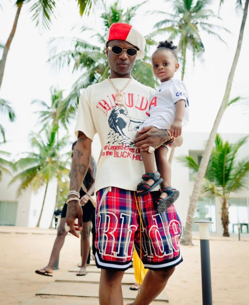 wizkid carrying his last son