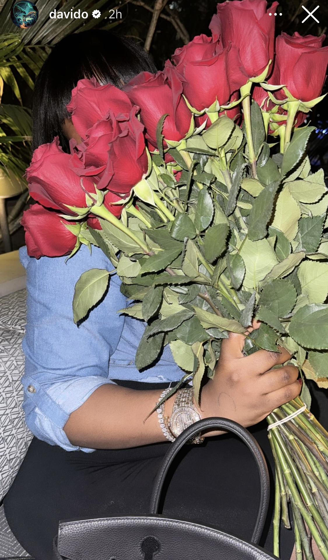 Days after side chick scandal Davido gifts Chioma over N72M, flowers ahead of 29th birthday [photos]