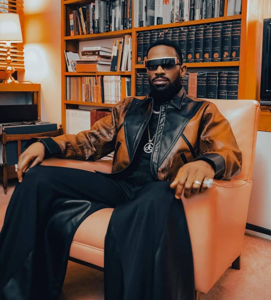 a picture of dbanj sitting