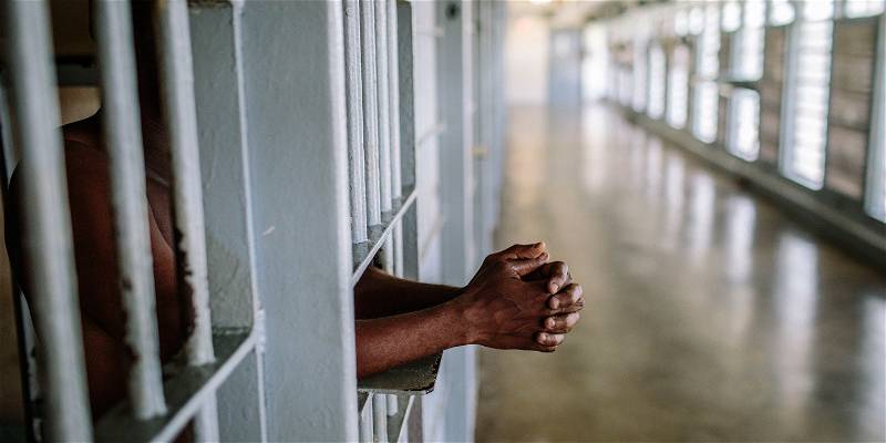 Hundreds of terrorists escape as mass prison break hits Niger