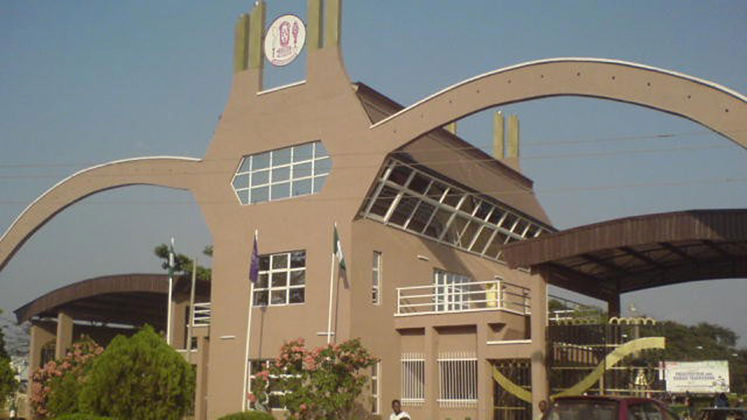 We celebrate the inglorious exit of a mischievous tyrant – Students of UNIBEN design special banner, blast outgoing VC [photo]