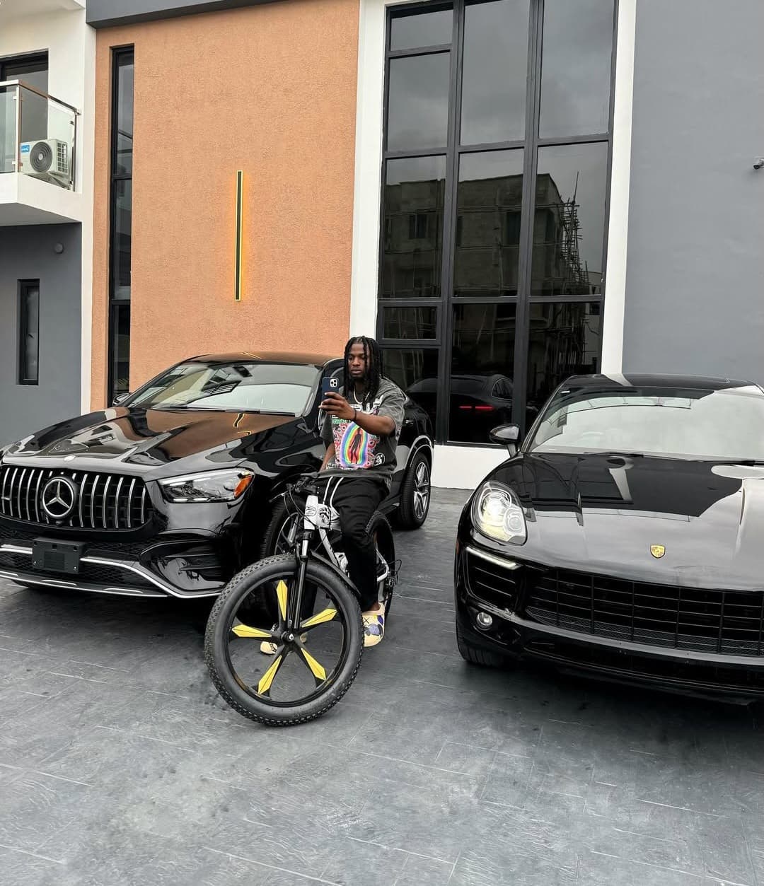 pino vibes two cars