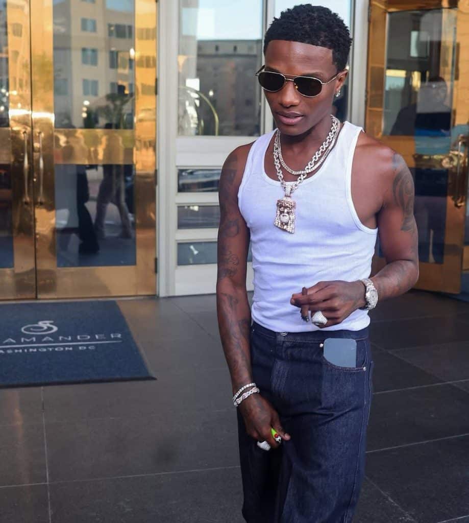 a picture of wizkid walking