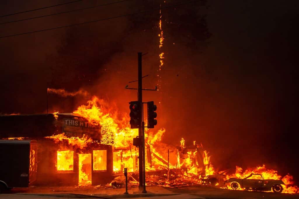 Fire razes former governor’s residence in Abuja