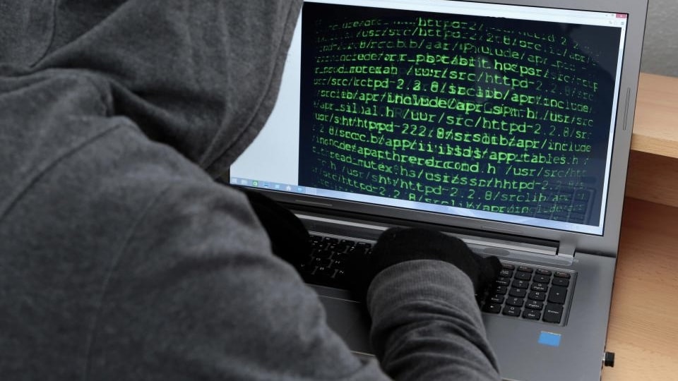 Police, FBI, Secret Service storm Lagos, Edo, arrest alleged notorious internet fraudsters